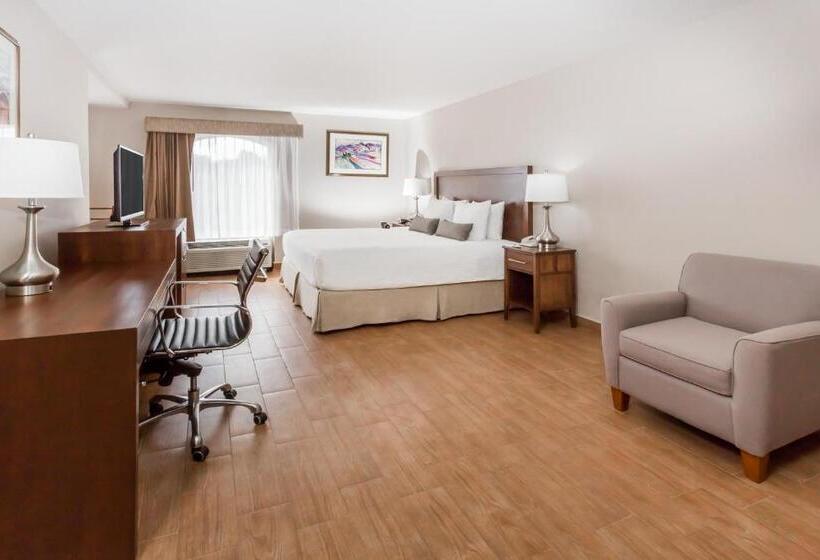 חדר סטנדרט לארבעה, Baymont Inn And Suites Lazaro Cardenas