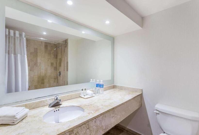 חדר סטנדרט לארבעה, Baymont Inn And Suites Lazaro Cardenas