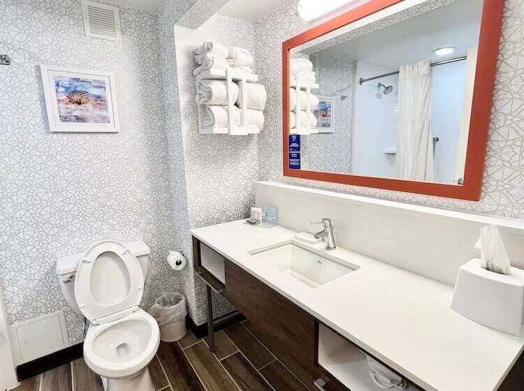 Quarto Estandar Cama King, Hampton Inn Ft. Walton Beach