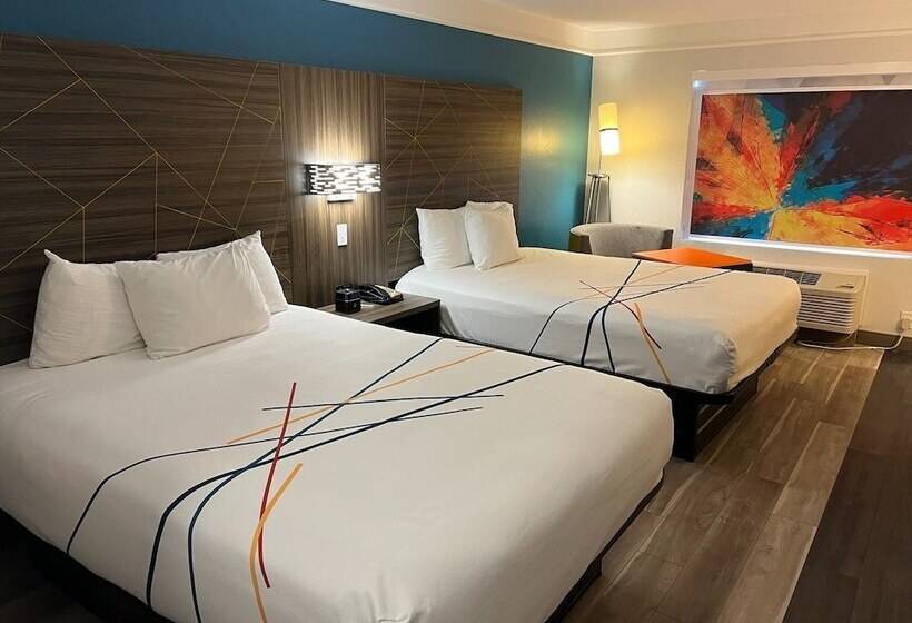 Номер Deluxe, La Quinta By Wyndham Okc North   Quail Springs