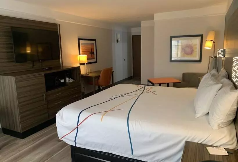 身障者適用キングサイズベッドルーム, La Quinta By Wyndham Okc North   Quail Springs