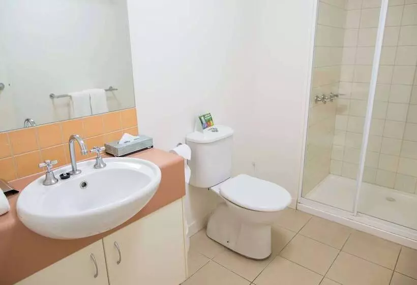 استودیوی استاندارد, Metro Advance Apartments &