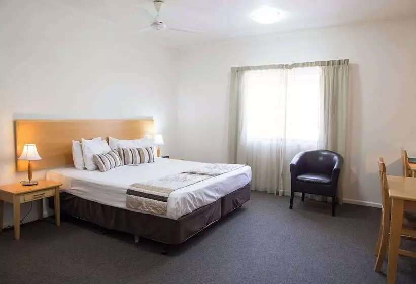 استودیوی استاندارد, Metro Advance Apartments &