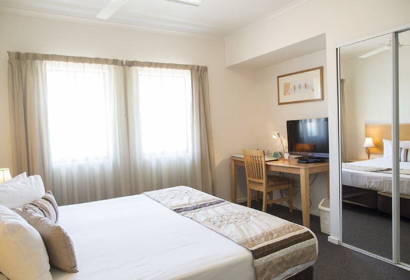 スタンダードスタジオ, Metro Advance Apartments &