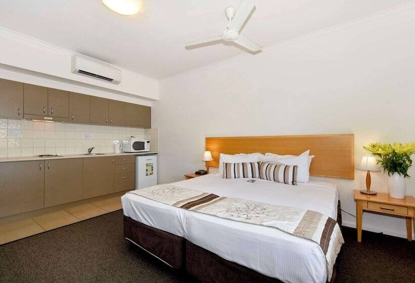 スタンダードスタジオ, Metro Advance Apartments &