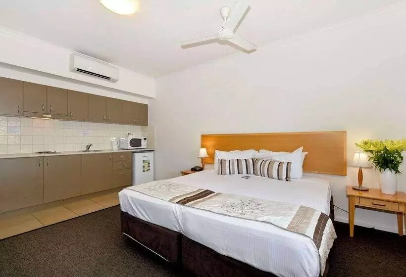 استودیوی استاندارد, Metro Advance Apartments &