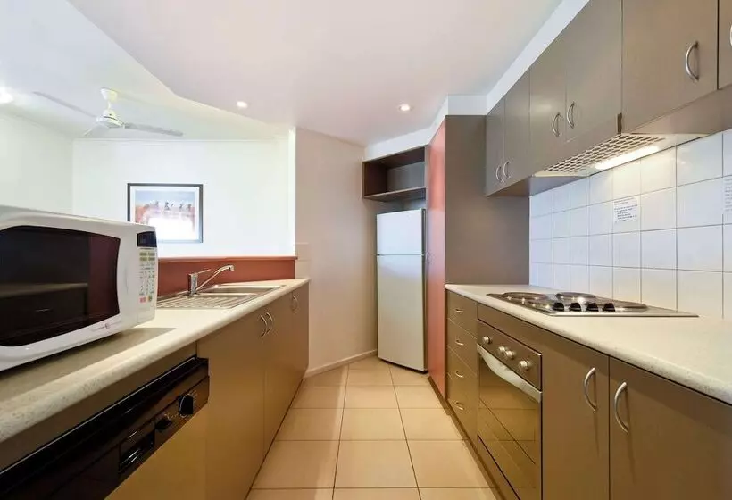 آپارتمان 1 خوابه, Metro Advance Apartments &