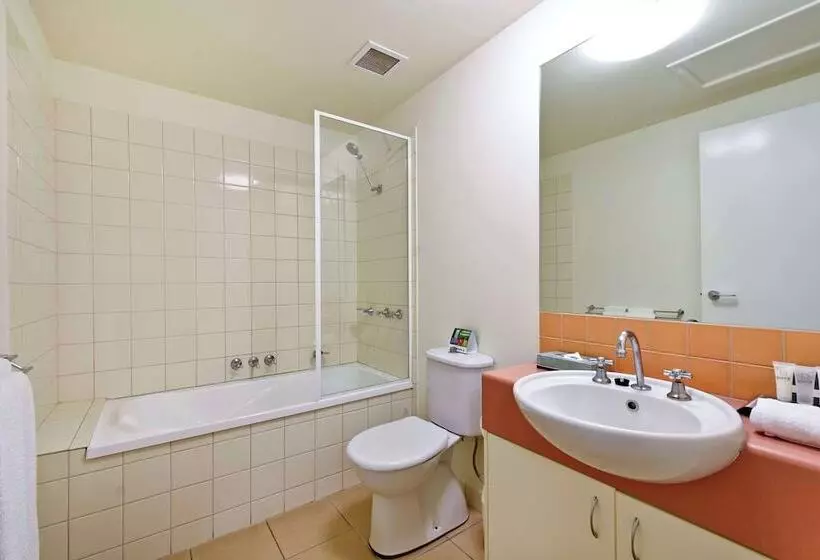 آپارتمان 2 خوابه, Metro Advance Apartments &