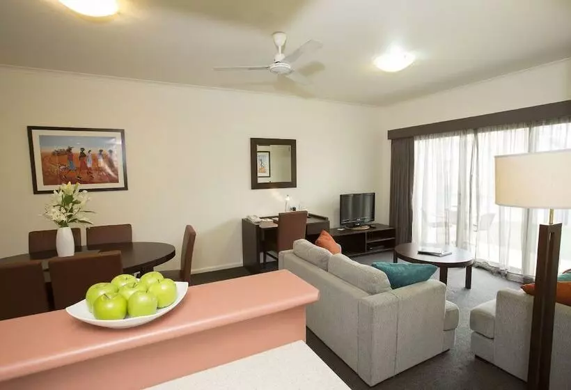 آپارتمان 2 خوابه, Metro Advance Apartments &