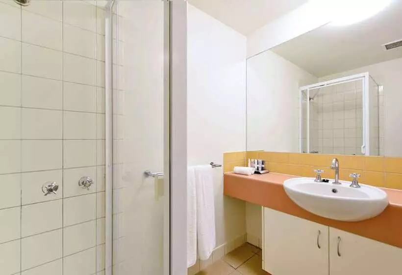 آپارتمان خانوادگی 2 خوابه, Metro Advance Apartments &