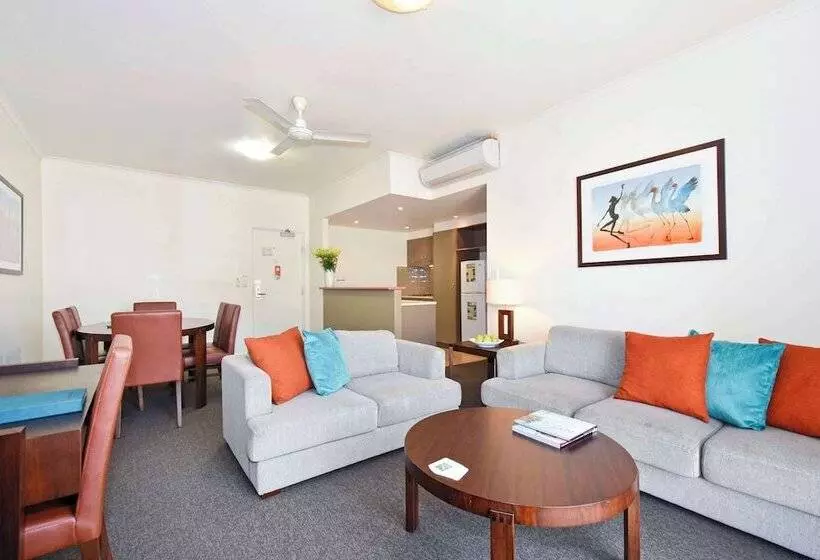 آپارتمان خانوادگی 2 خوابه, Metro Advance Apartments &