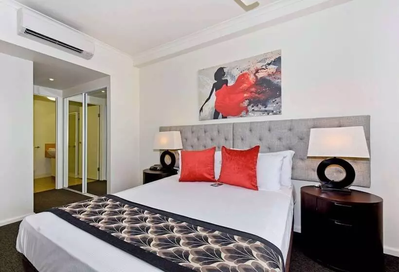 آپارتمان خانوادگی 2 خوابه, Metro Advance Apartments &