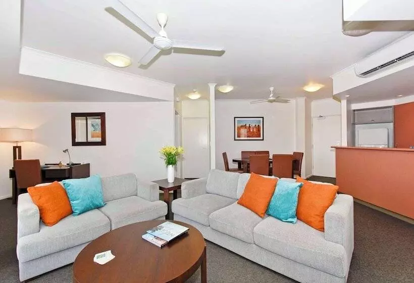 آپارتمان خانوادگی 2 خوابه, Metro Advance Apartments &