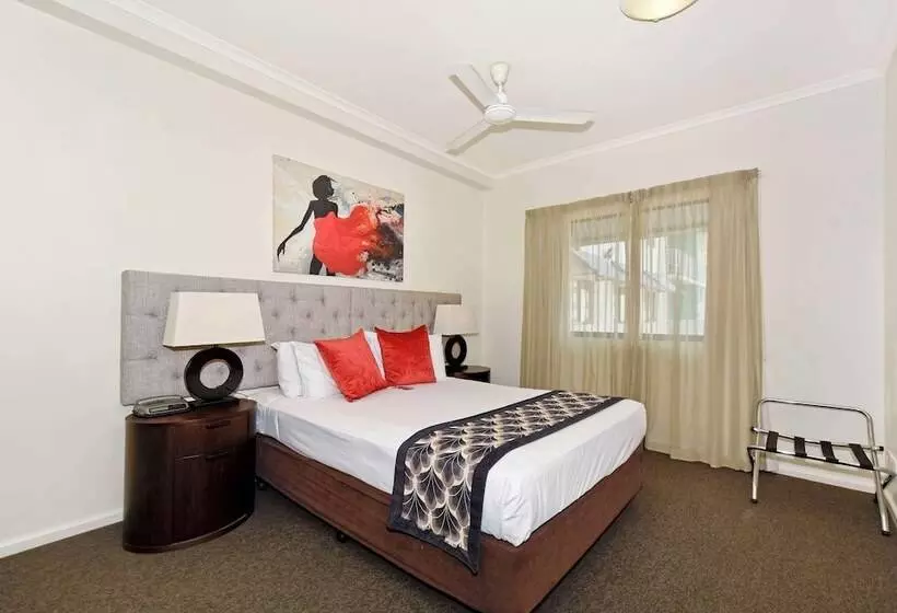 آپارتمان مدیریتی 2 خوابه, Metro Advance Apartments &