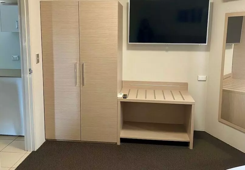 ファミリーステューディオ, Quality Hotel City Centre