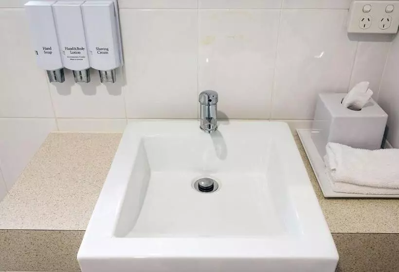 3ベッドルームハウス, Quality Hotel City Centre