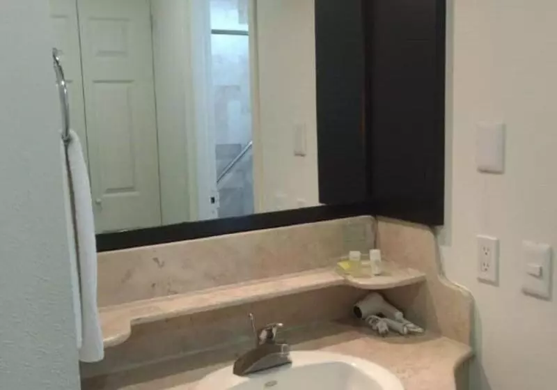 キングサイズベッドのスタンダードルーム, Ramada By Wyndham Ciudad De Mexico Perinorte