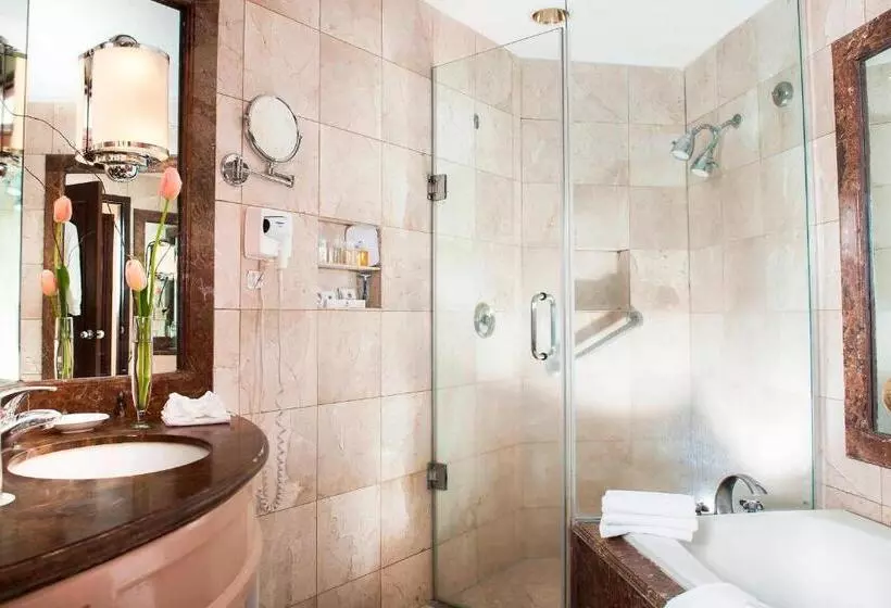 Standard Room King Size Bed, Sheraton Chihuahua Soberano