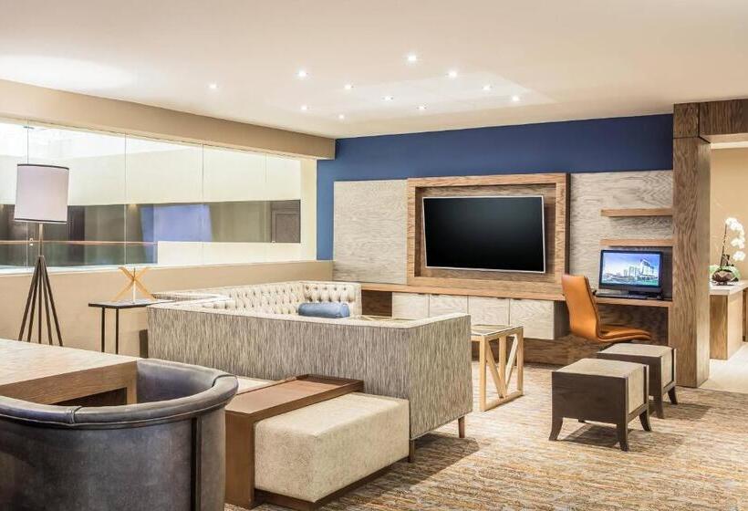 Club Room King Bed, Sheraton Chihuahua Soberano