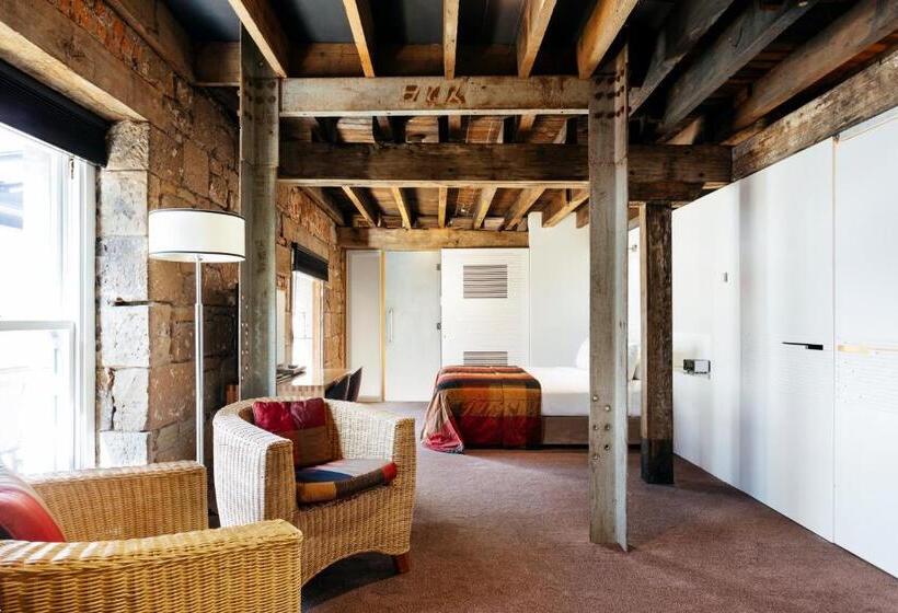 Номер Стандарт, The Henry Jones Art