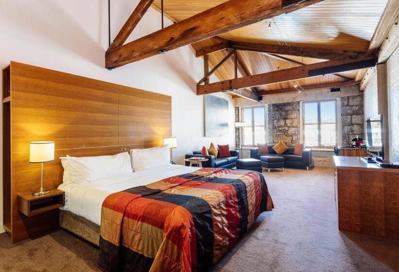 Номер Deluxe с Видом, The Henry Jones Art