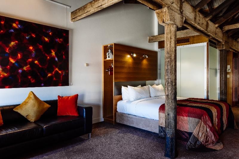 Quarto Estandar com Vistas, The Henry Jones Art