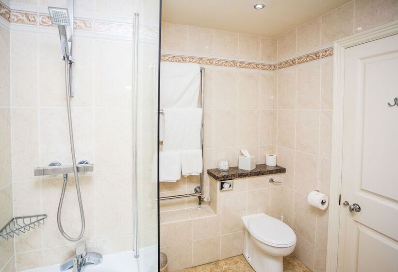 标准间, The Moat House