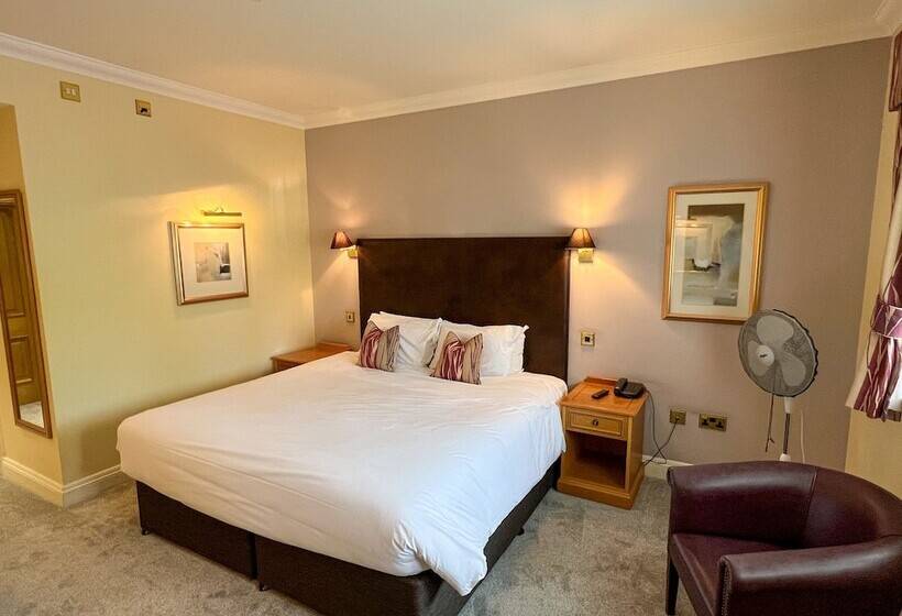 标准间, The Moat House