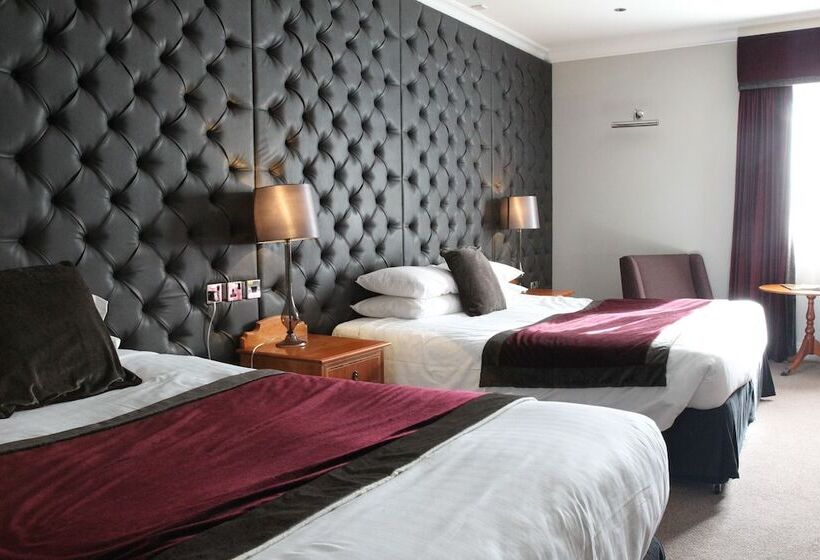 高级家庭房间, The Moat House