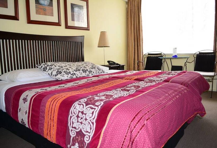 스탠다드 스튜디오, Knightsbridge Apartments