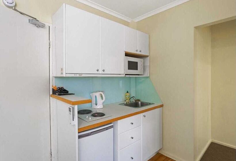 إستوديو قياسى, Knightsbridge Apartments