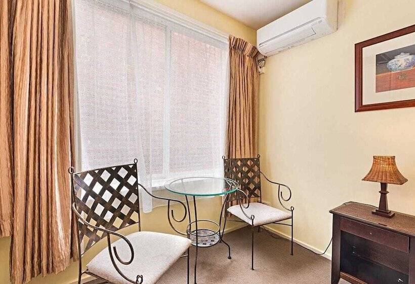 إستوديو قياسى, Knightsbridge Apartments