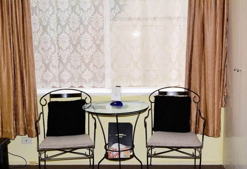 إستوديو قياسى, Knightsbridge Apartments