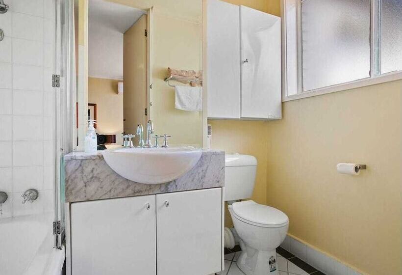 إستوديو قياسى, Knightsbridge Apartments