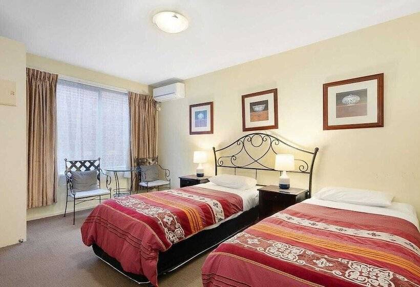 스탠다드 스튜디오, Knightsbridge Apartments