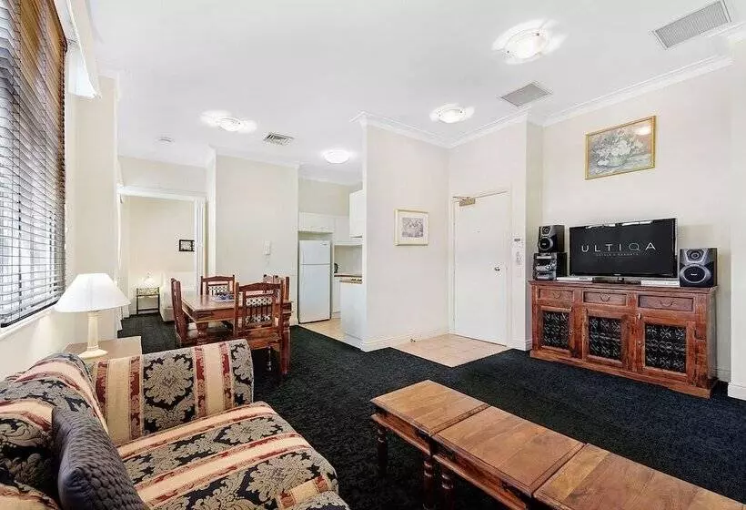 2ベッドルームアパートメント, Rothbury