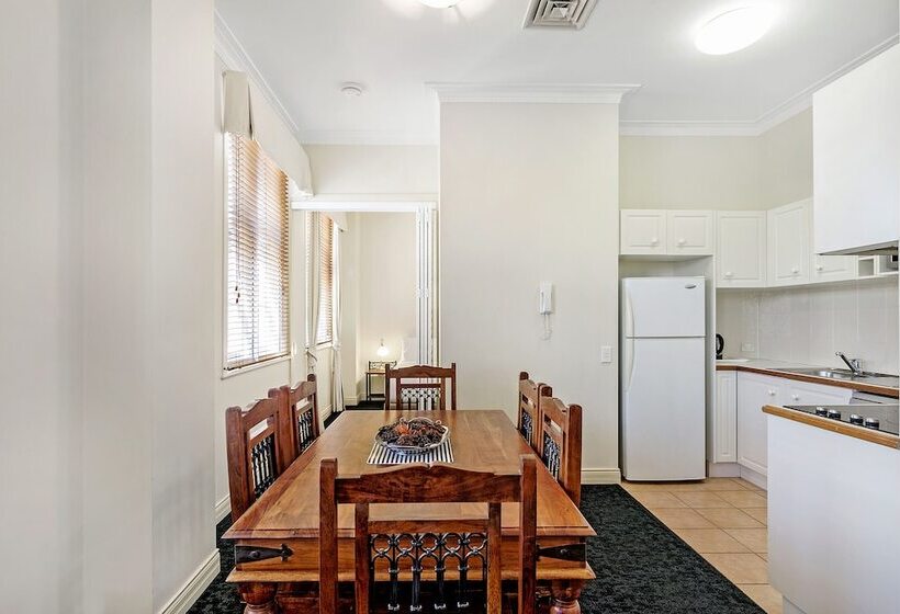 침실 2개 아파트, Rothbury