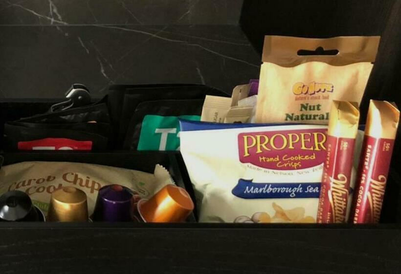 수피리어 스위트, Fitzroy By Luminous