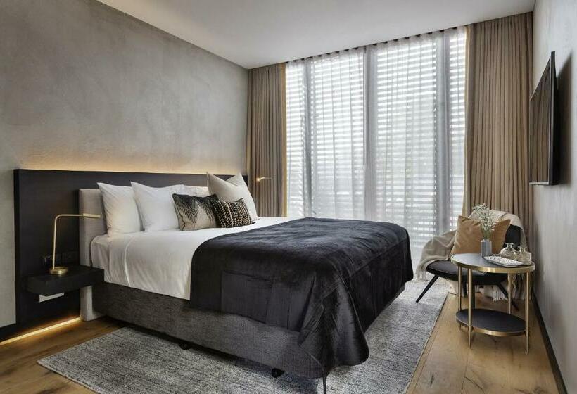 수피리어 스위트, Fitzroy By Luminous