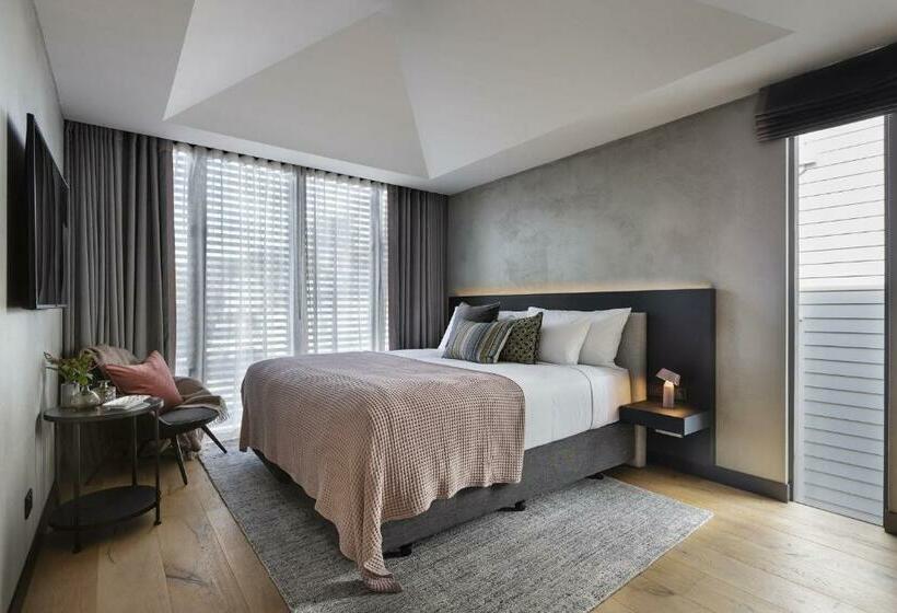 수피리어 스위트, Fitzroy By Luminous