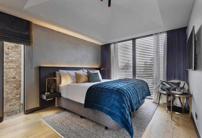 수피리어 스위트, Fitzroy By Luminous