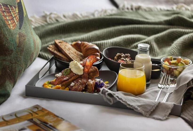 수피리어 스위트, Fitzroy By Luminous