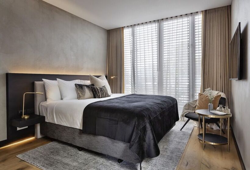 수피리어 스위트, Fitzroy By Luminous