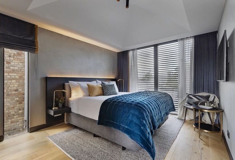 수피리어 스위트, Fitzroy By Luminous