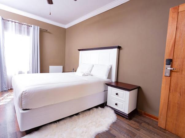 Номер Economy, Mhulu Boutique