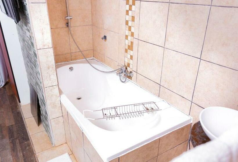 חדר אקונומי, Mhulu Boutique