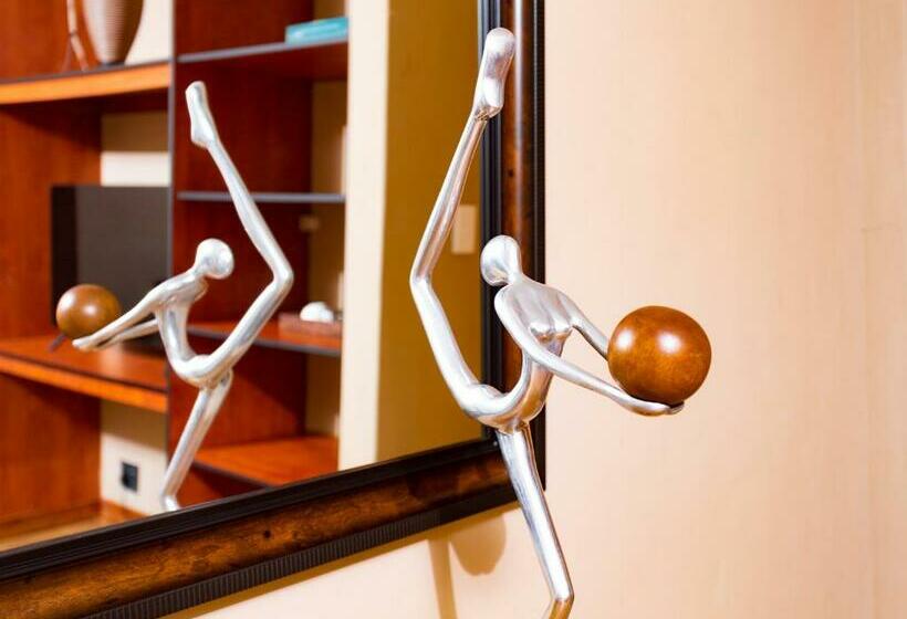 جناح إدارى, Mhulu Boutique