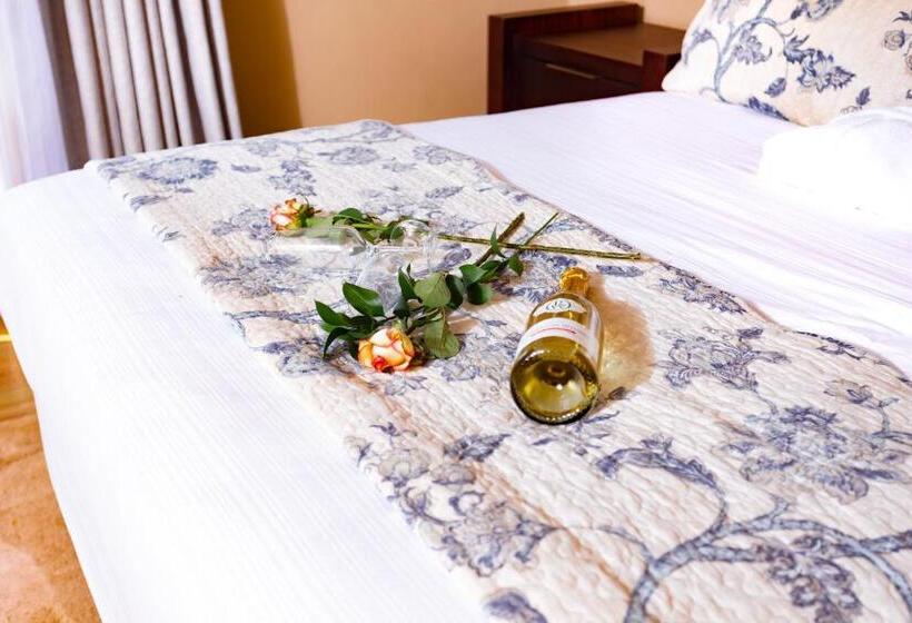 סוויטה אקזקיוטיב, Mhulu Boutique