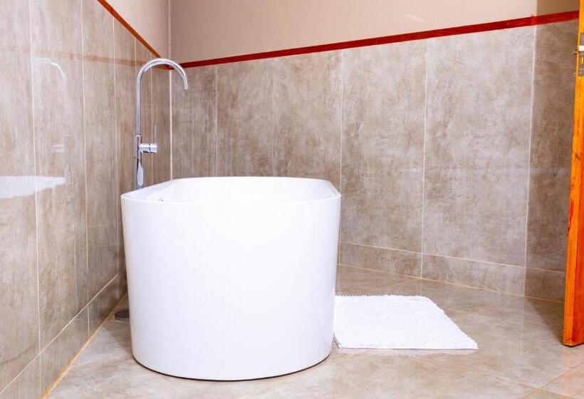 이코노미 룸, Mhulu Boutique