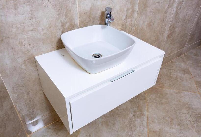 חדר אקונומי, Mhulu Boutique